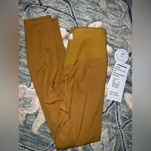 Vuori nwt rib studio leggings XS dark golden